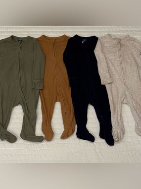 Old Navy Sleep & Play 2-Way-Zip Footed One-Piece Baby 3-6 Months Set of 4